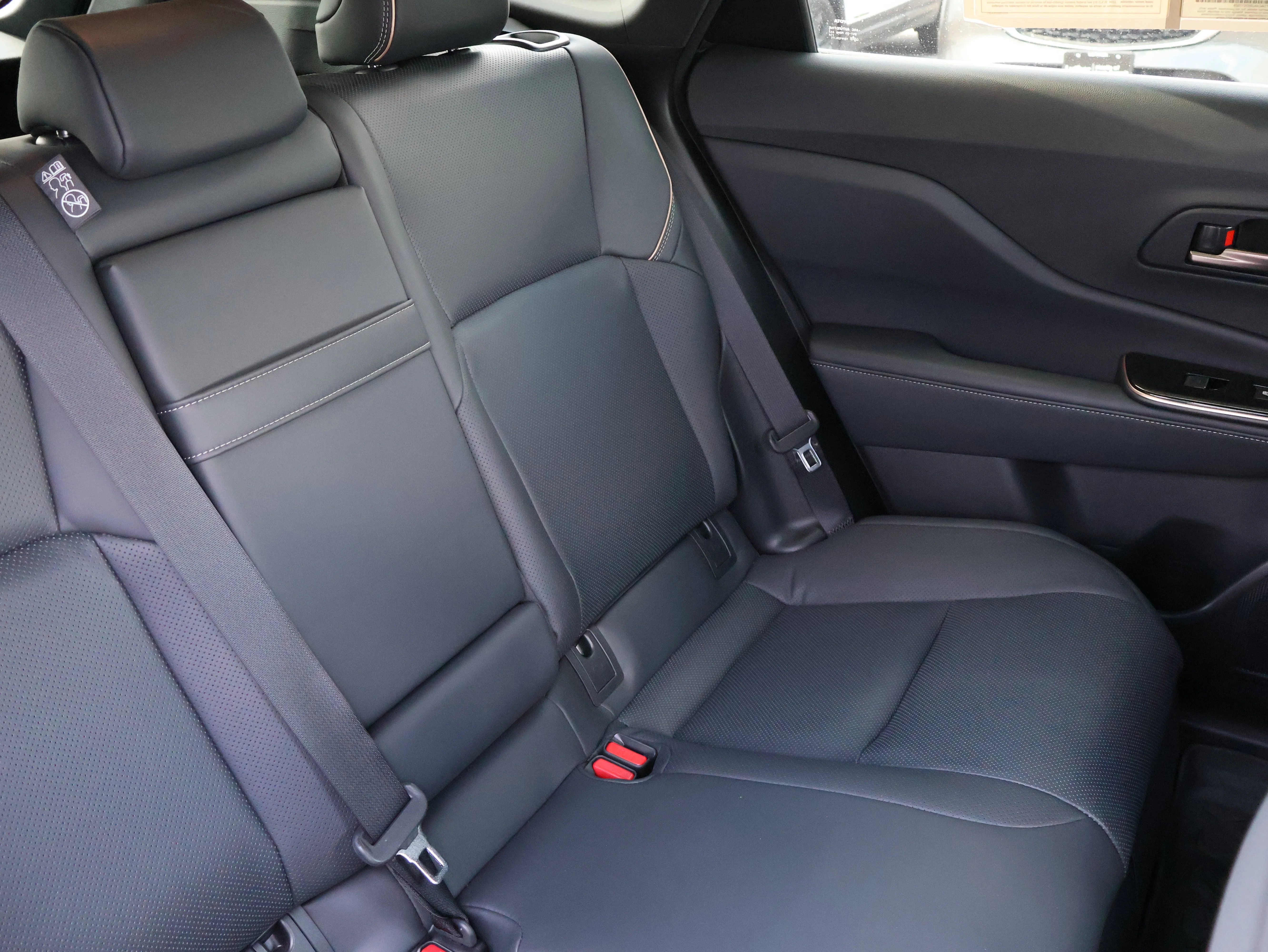 Used 2025 Oxygen White Toyota Limited image 13