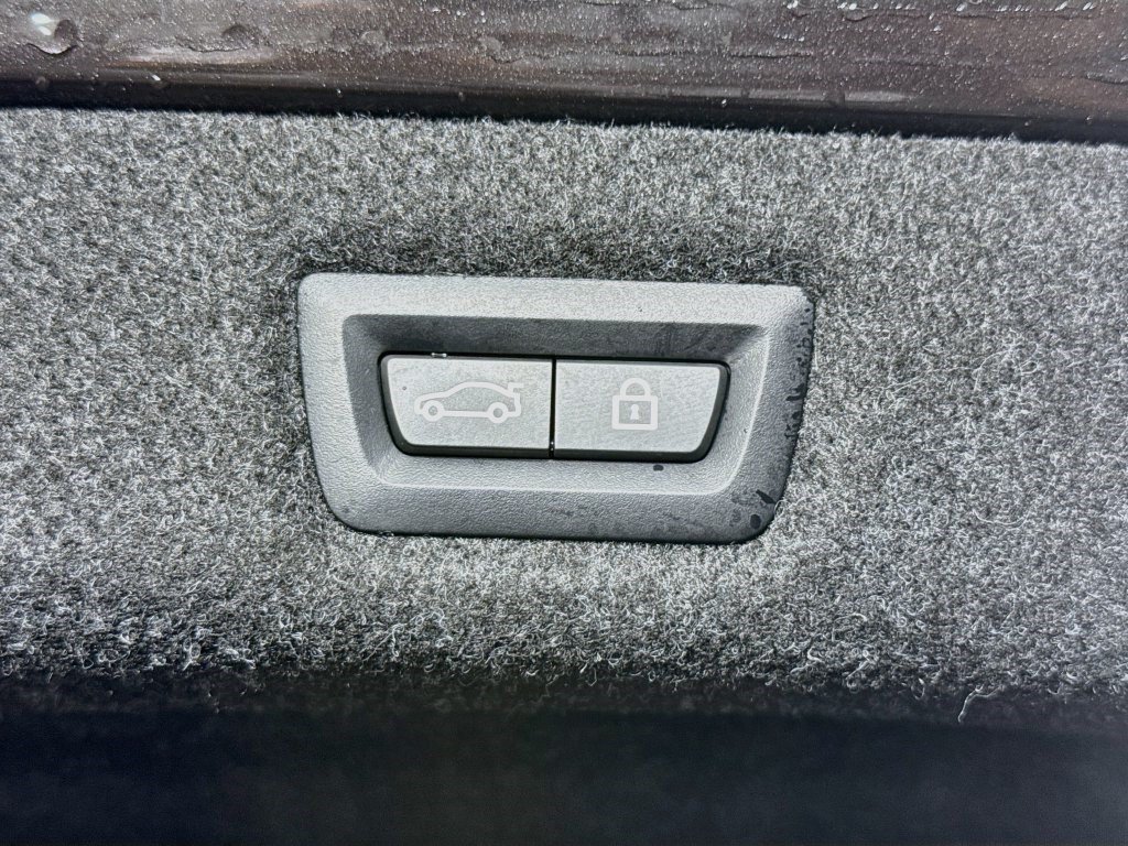 Used 2021 Dark Graphite Metallic BMW 530i image 41