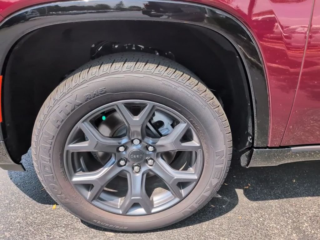 New 2026 Velvet Red Pearl-Coat Exterior Paint Jeep Limited Altitude image 11