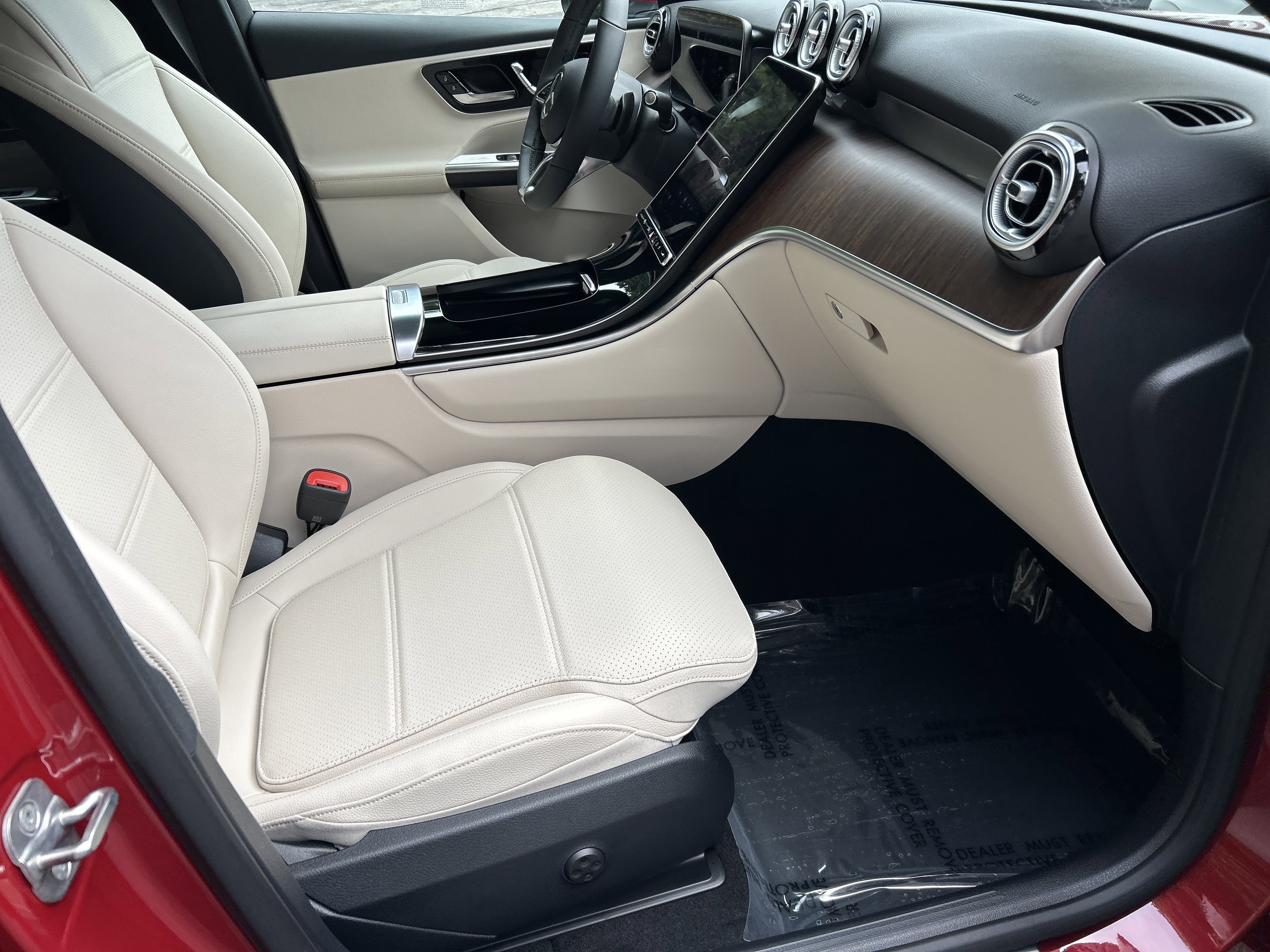 New 2026 MANUFAKTUR Patagonia Red Metallic Mercedes-Benz GLC 300 4MATIC® SUV image 43