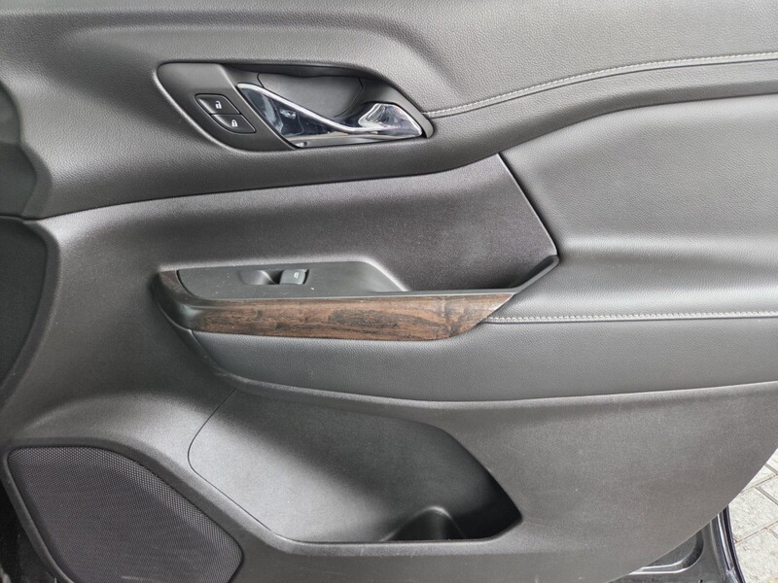 Used 2023 EBONY TWILIGHT MET GMC Denali image 24