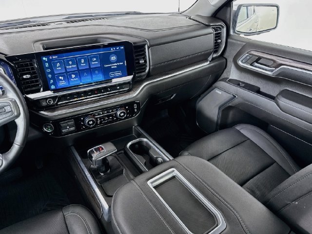 Used 2022 IRIDESCENT PEARL TRICOAT Chevrolet LTZ image 26