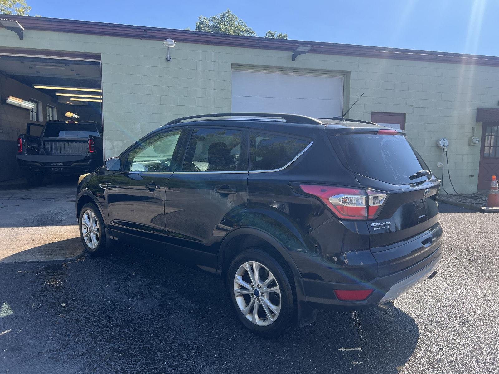 Used 2017 Shadow Black Ford SE image 5