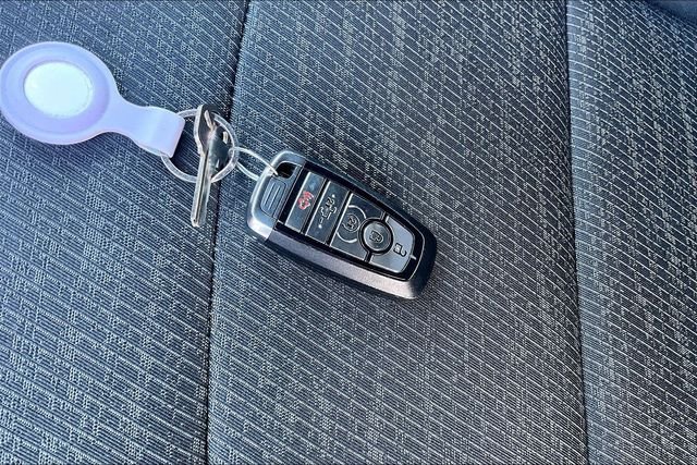 Used 2025 Agate Black Metallic Ford XLT image 9