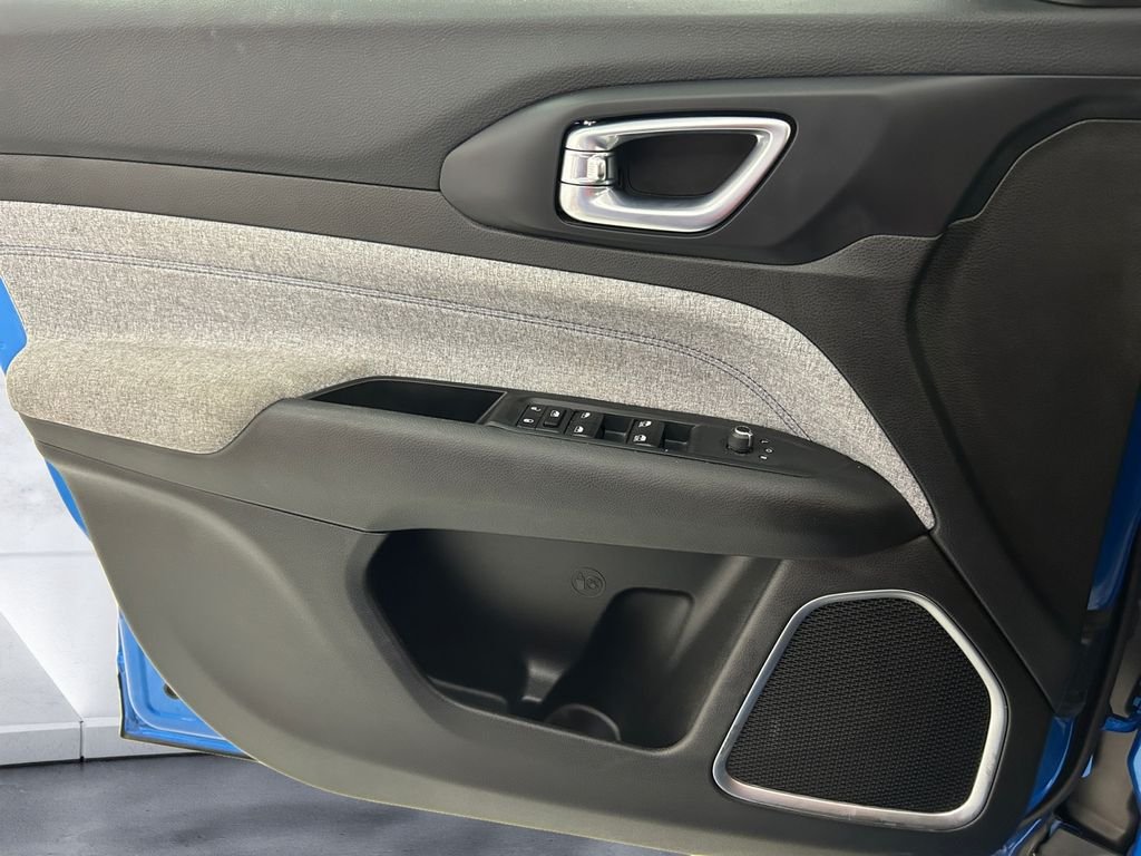Used 2024 Blue Jeep Latitude image 12