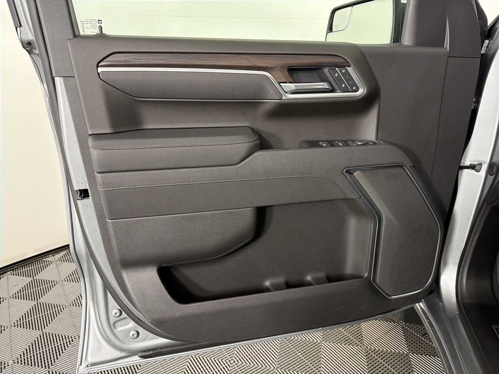 2026 GMC Sierra 1500 SLT - Photo 8