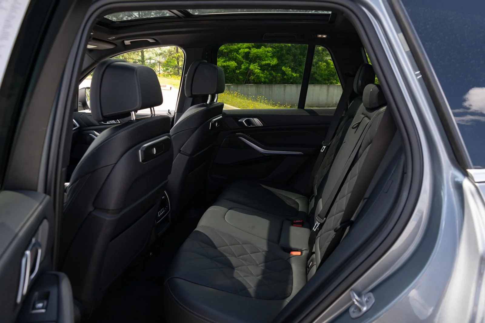 Used 2024 Gray BMW sDrive40i image 19
