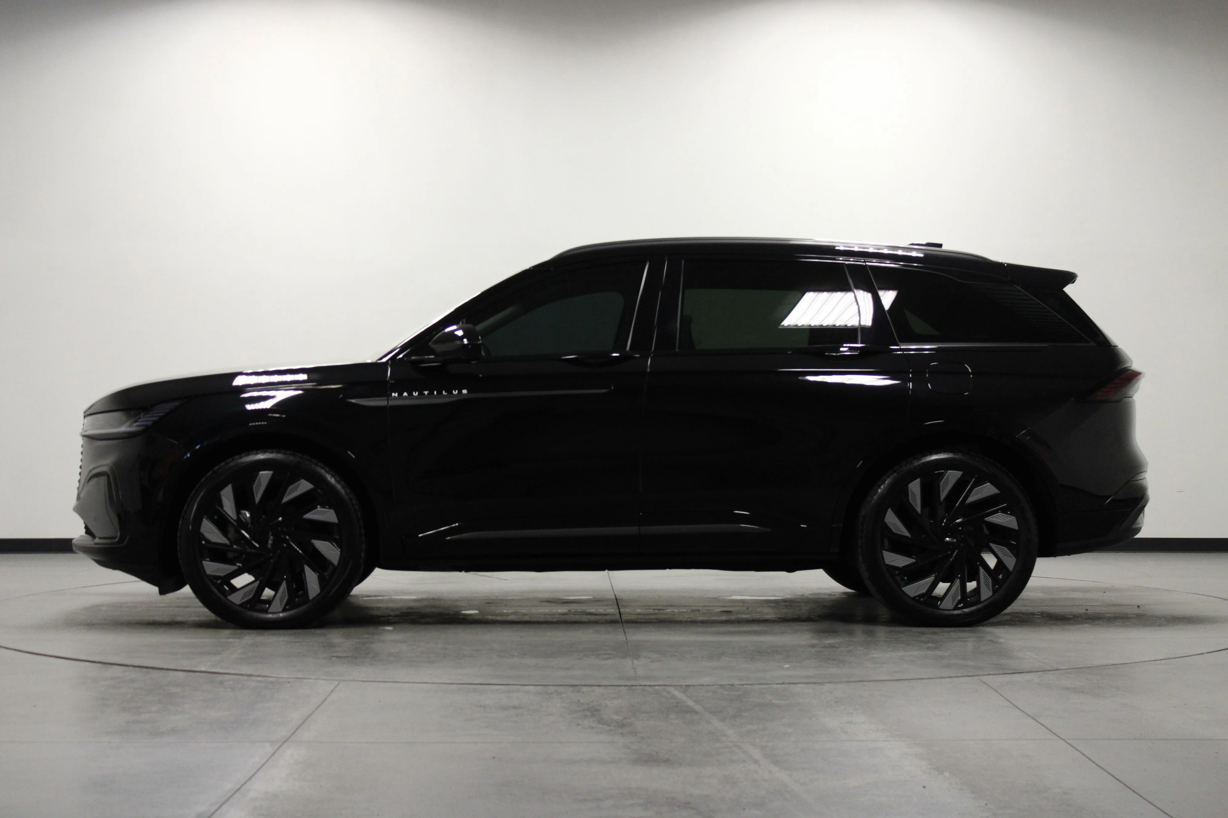 Used 2025 Black Metallic Lincoln Reserve image 7