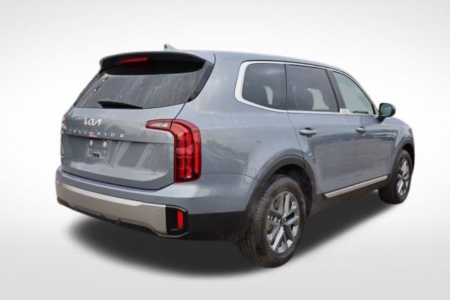 Used 2025 Silver Kia LX image 9