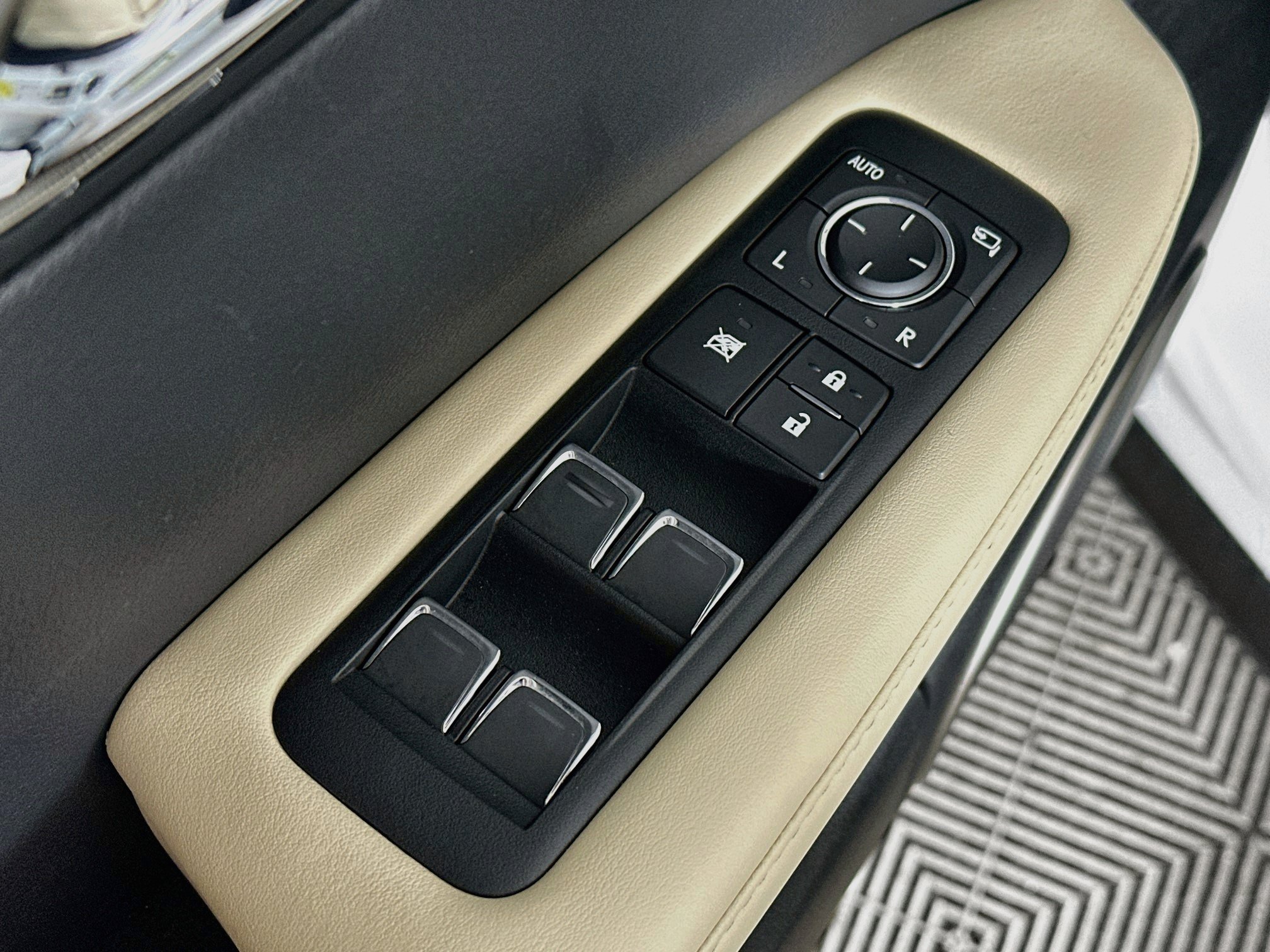 Certified Used 2021 White Pearl Lexus 450h image 18