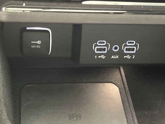 Used 2023 Diamond Black Crystal Pearlcoat Jeep Series III image 27