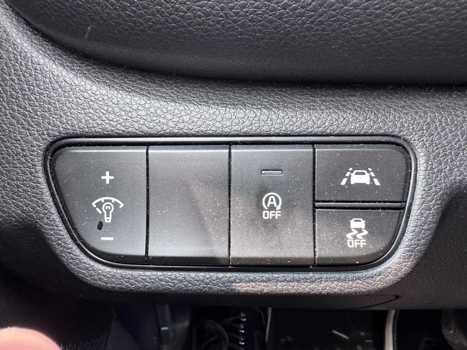 Used 2022 Clear White/Black Roof Kia S image 12
