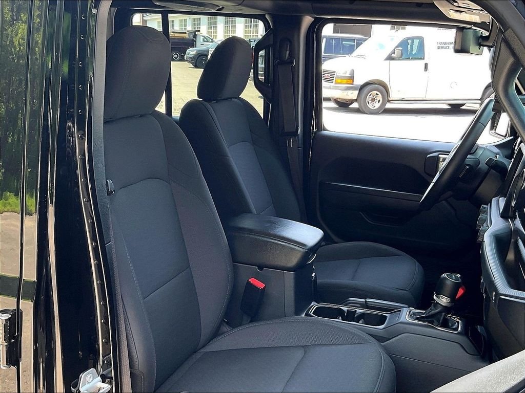Used 2022 Black Jeep Sport image 9