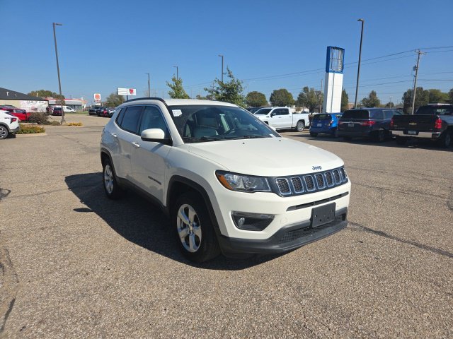 Used 2018 White Jeep Latitude image 3