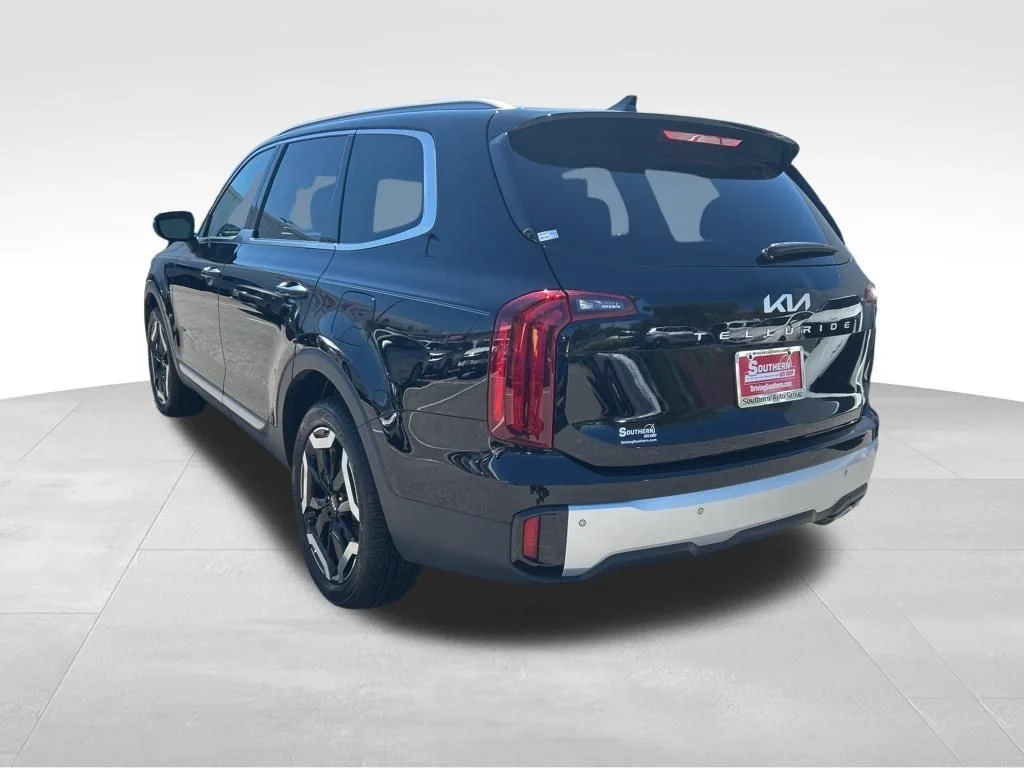 Used 2024 Black Kia S image 4