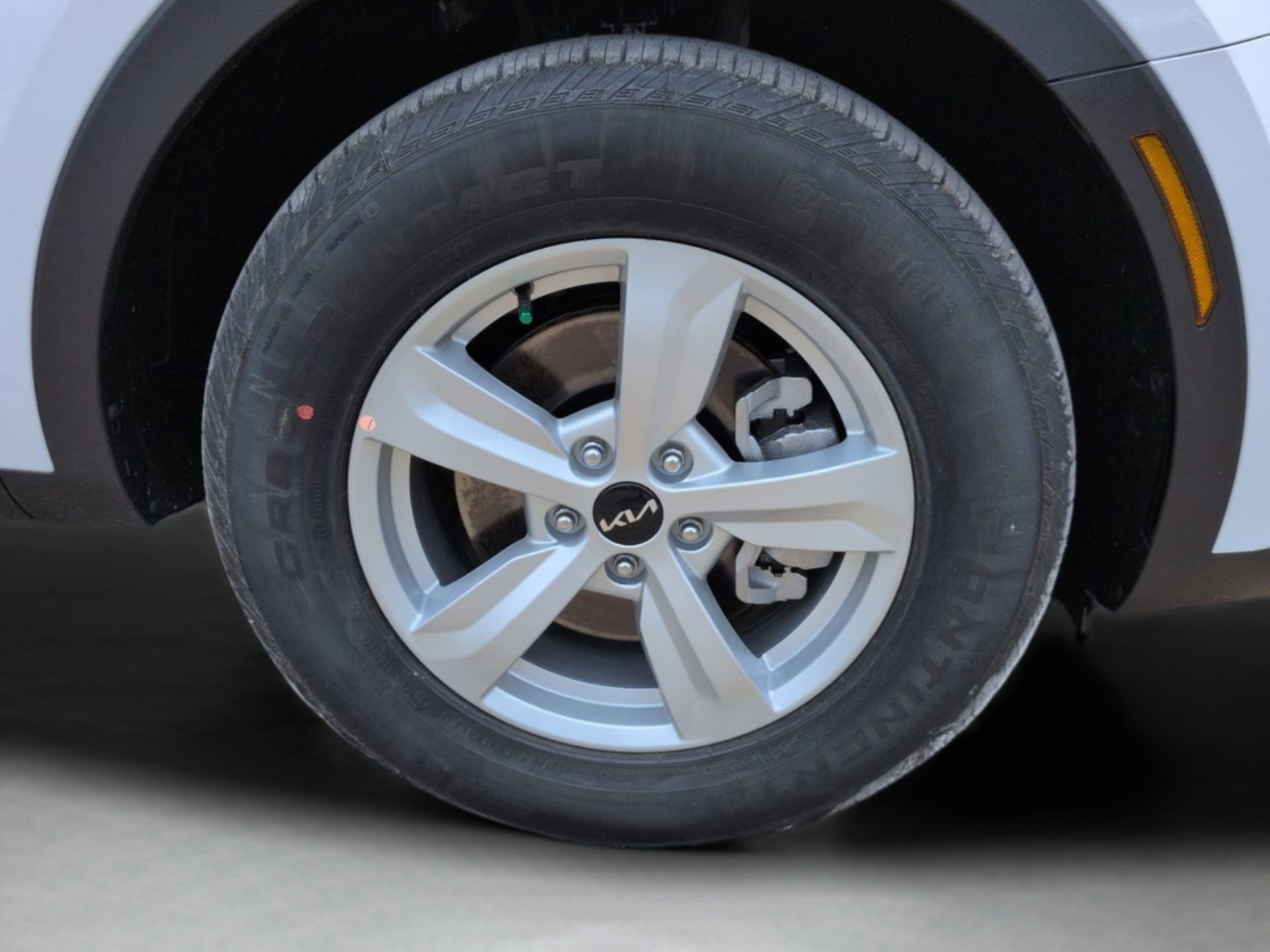 New 2026 Glacial White Pearl Kia LX image 30