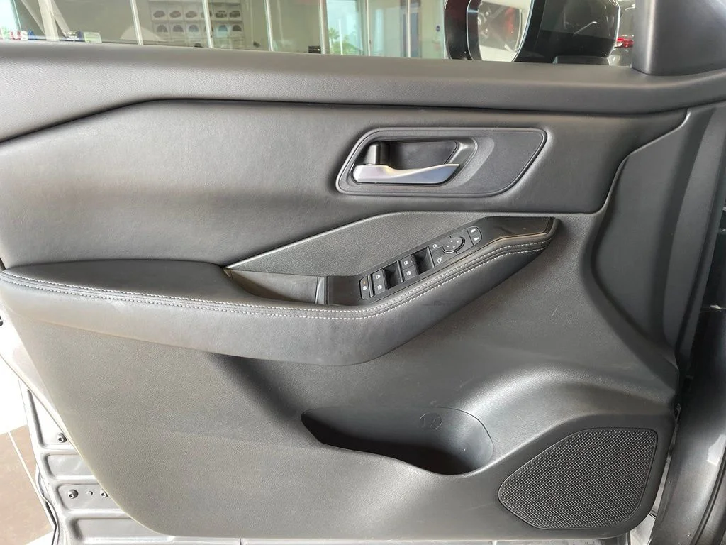 Used 2024 Gray Nissan SV image 9