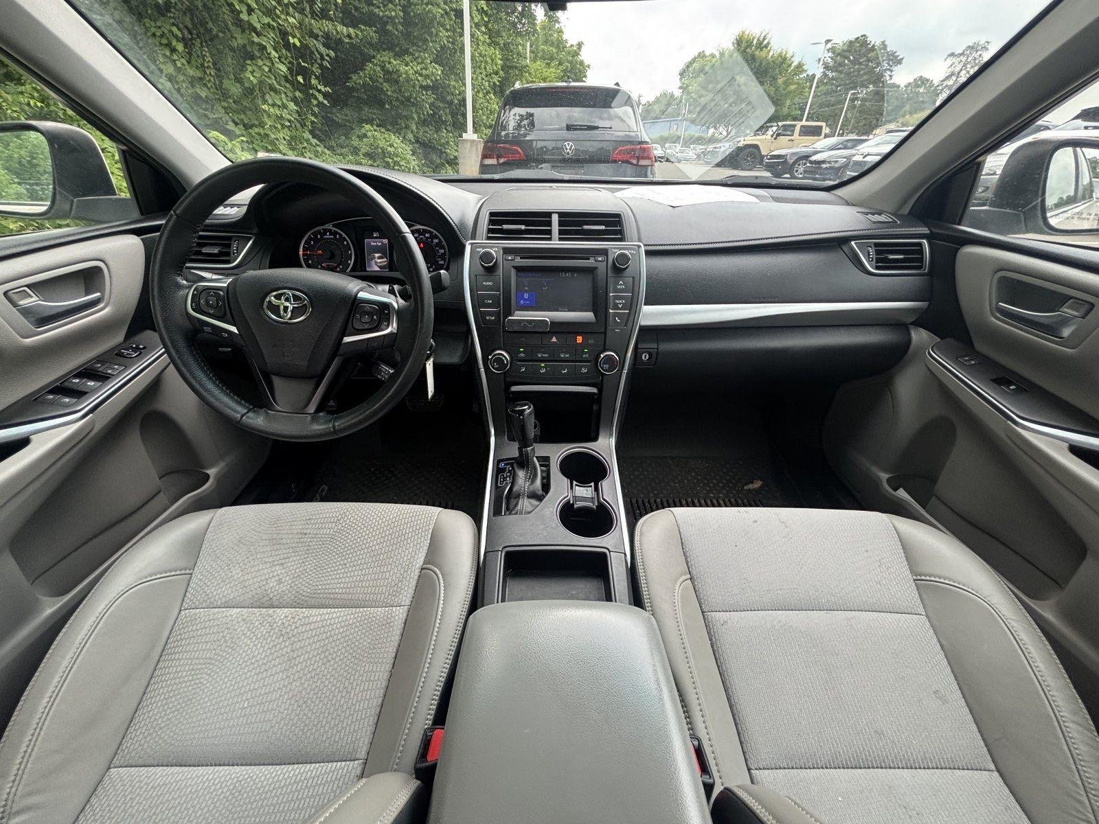 Used 2017 Blizzard Pearl Toyota SE image 29