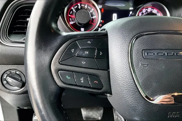 Used 2023 White Dodge SXT image 10