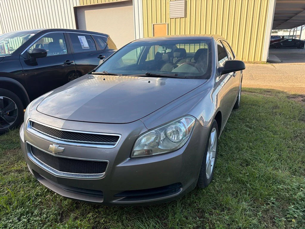 Used 2011 Gray Chevrolet LS image 3