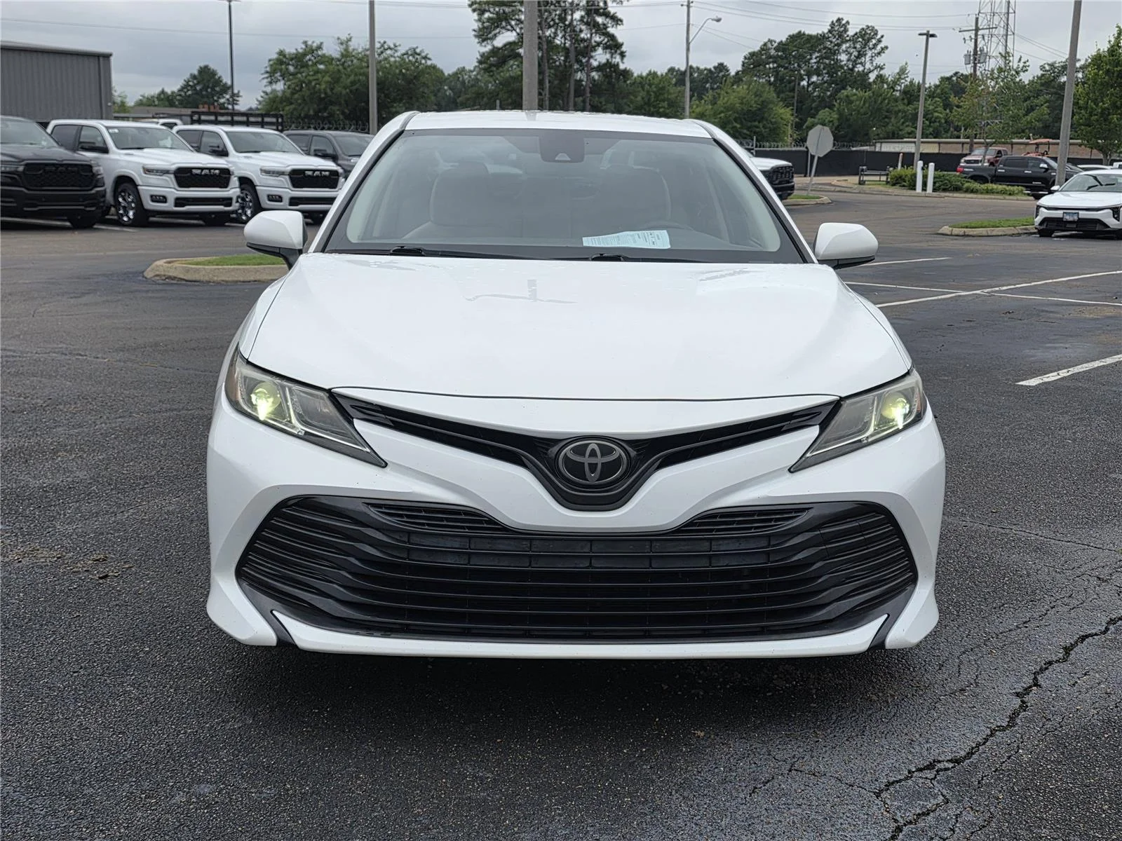 Used 2018 Super White Toyota LE image 2