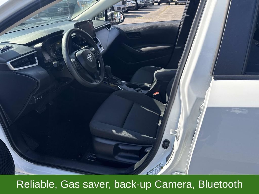Used 2025 White Toyota LE image 17