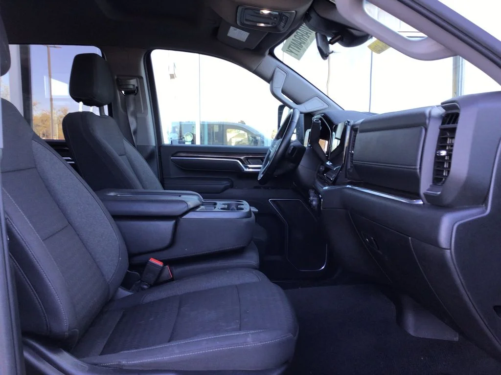 Used 2025 Summit White Chevrolet LT image 6
