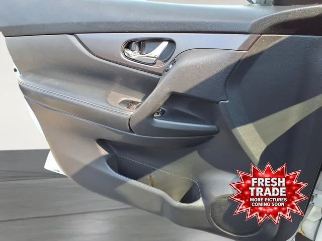 Used 2016  Nissan SV image 16