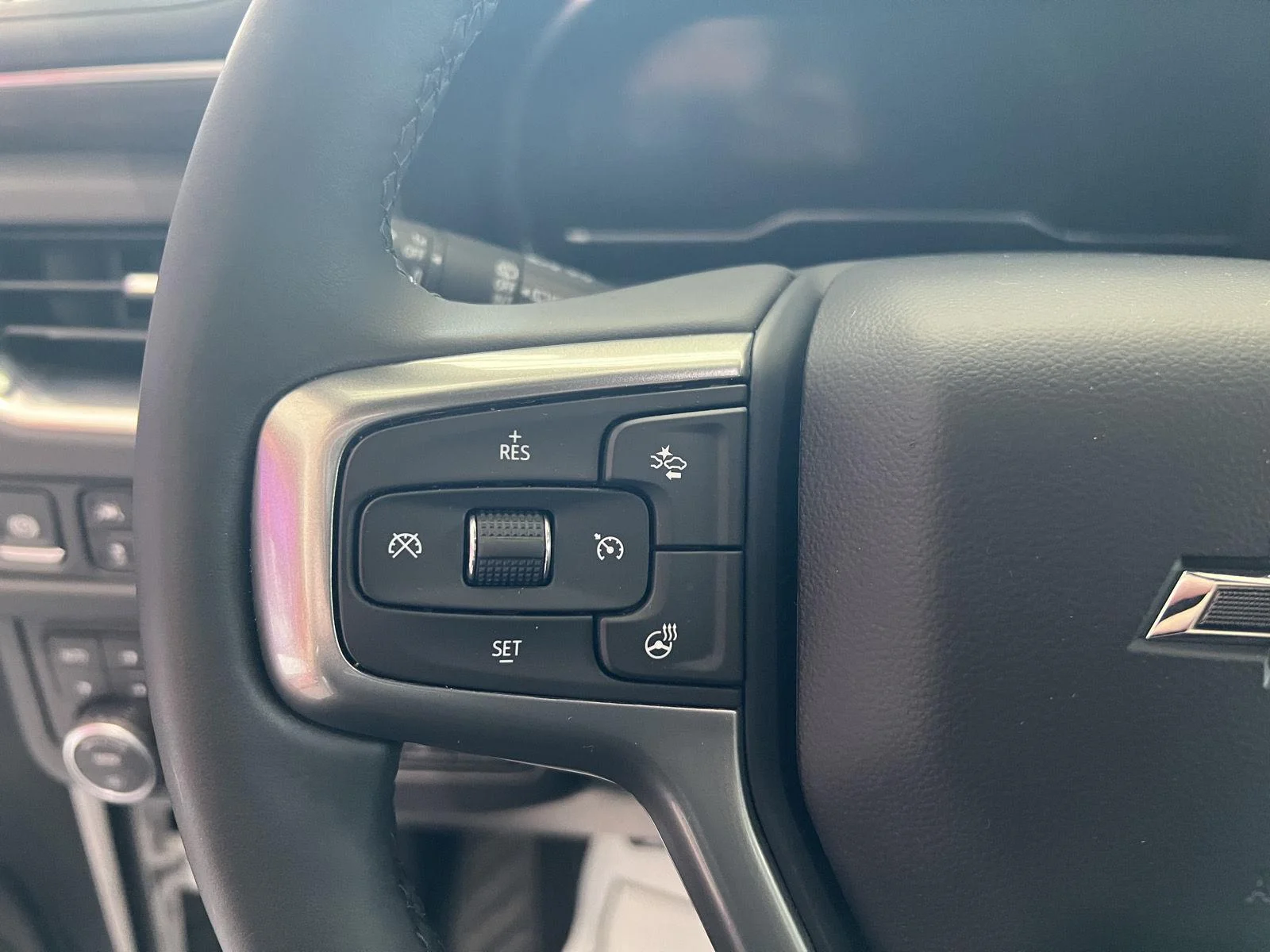 Used 2024 Summit White Chevrolet Z71 image 22