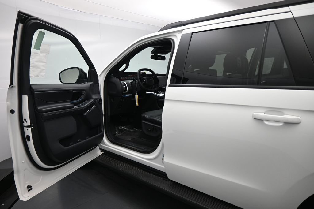 New 2026 Star White Metallic Tri-Coat Ford Platinum image 8