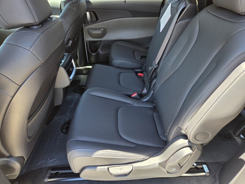 New 2026 Snow White Pearl Kia EX image 8