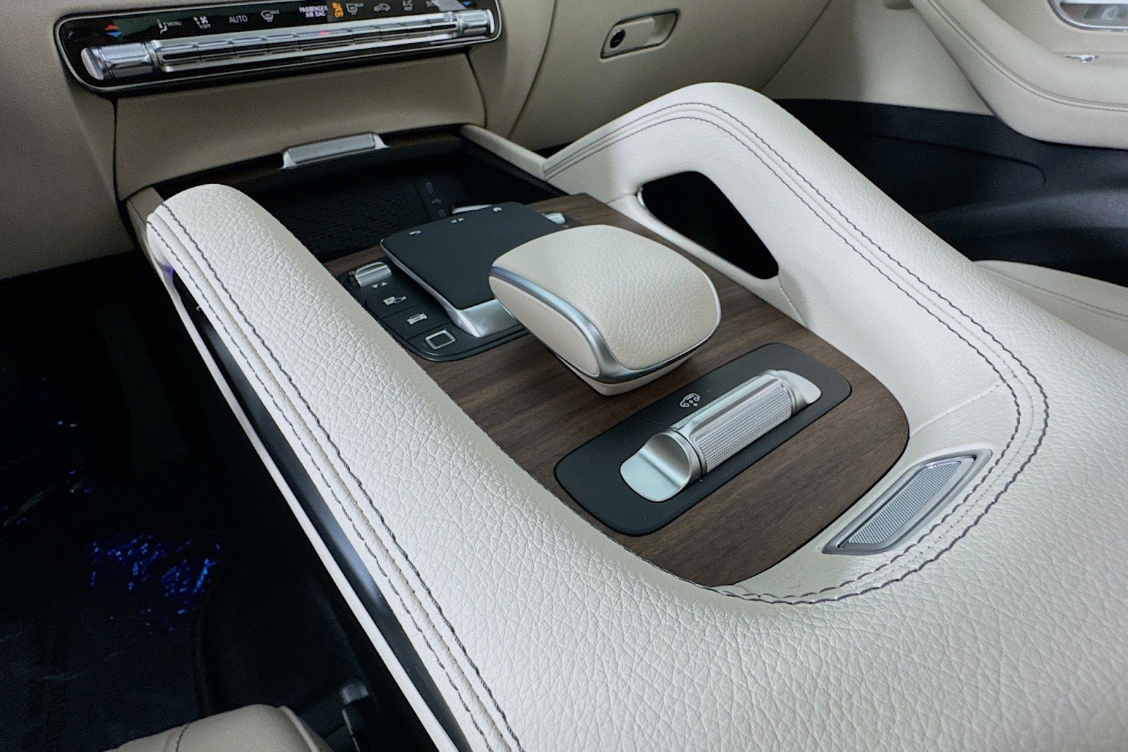 New 2026 Polar White Mercedes-Benz GLS 450 4MATIC® SUV image 5