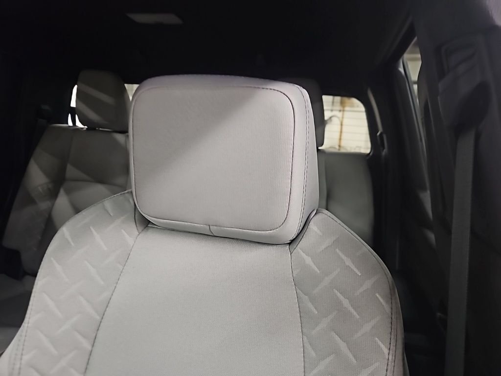 2025 Toyota Tacoma SR5 - Photo 13