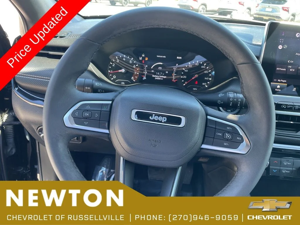 Used 2022 Diamond Black Jeep Latitude image 11