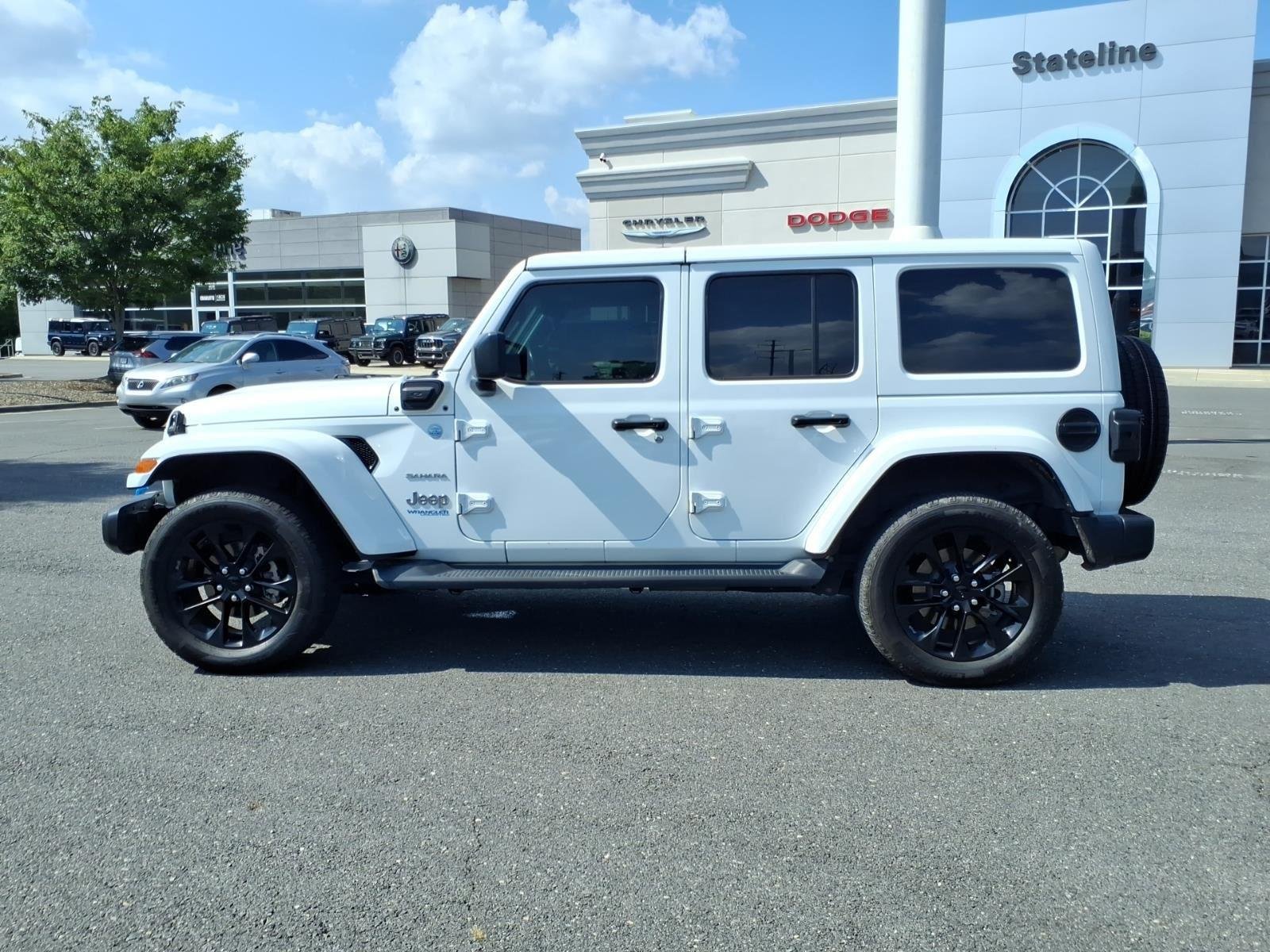 Used 2021 Bright White Clearcoat Jeep Unlimited Sahara image 12