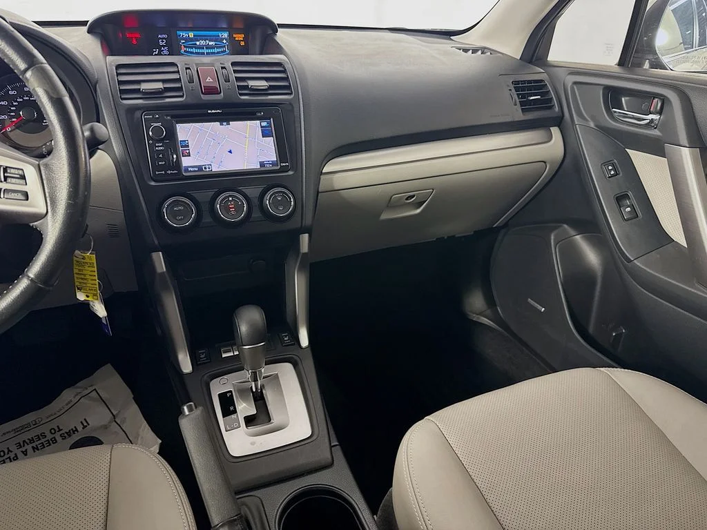 Used 2015 Silver Subaru 2.5i Limited image 29