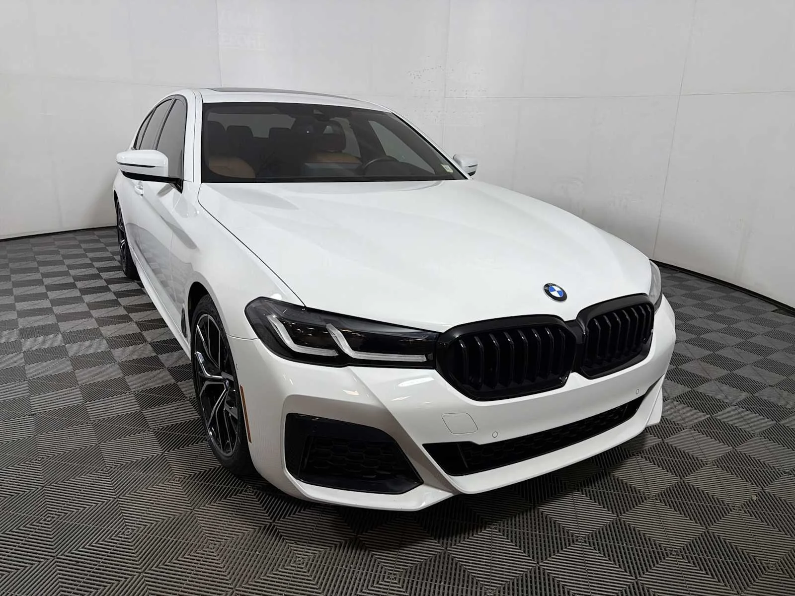 2023 BMW 5 Series 530i - Photo 2