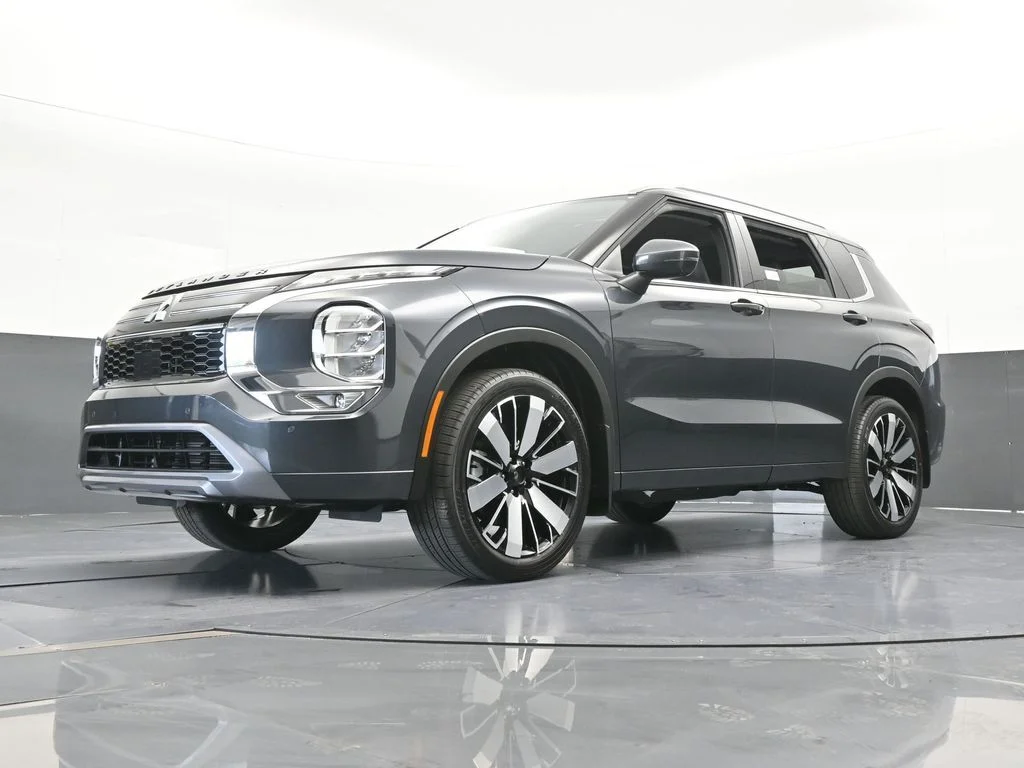 New 2026 Gray Mitsubishi SEL image 55