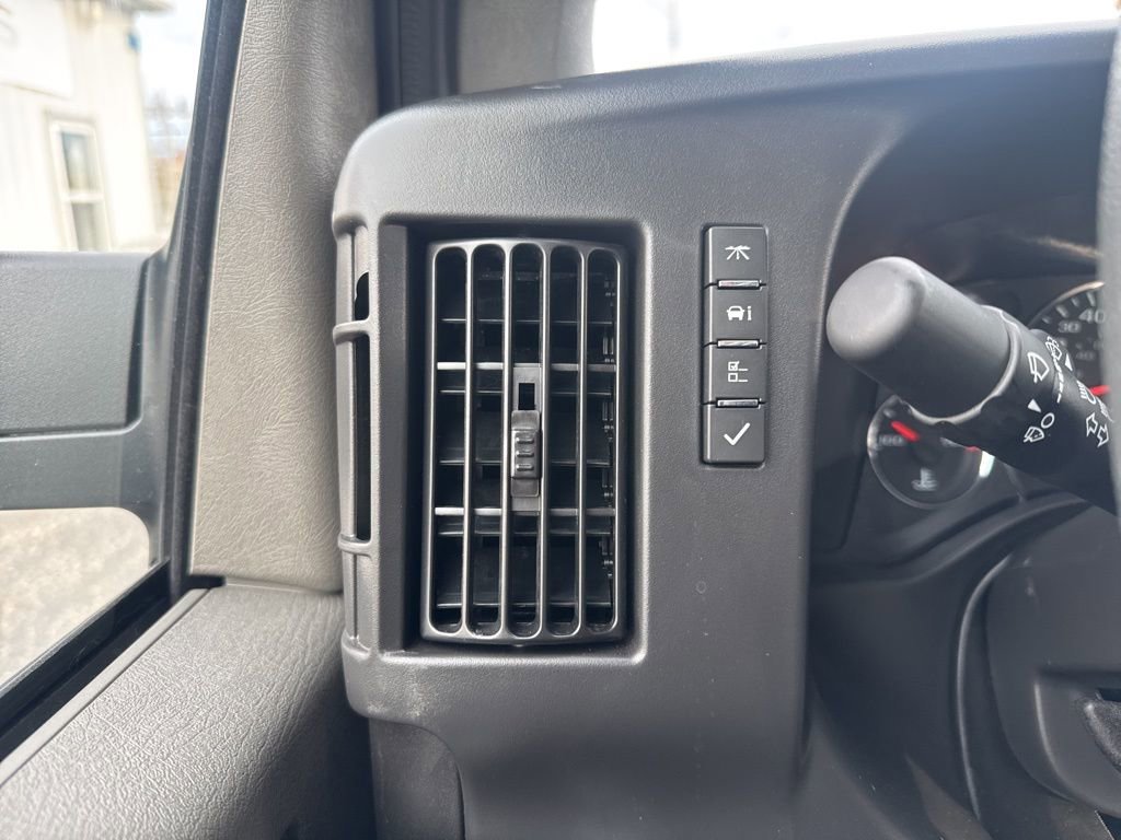 2025 Chevrolet Express Cargo Work Van - Photo 31