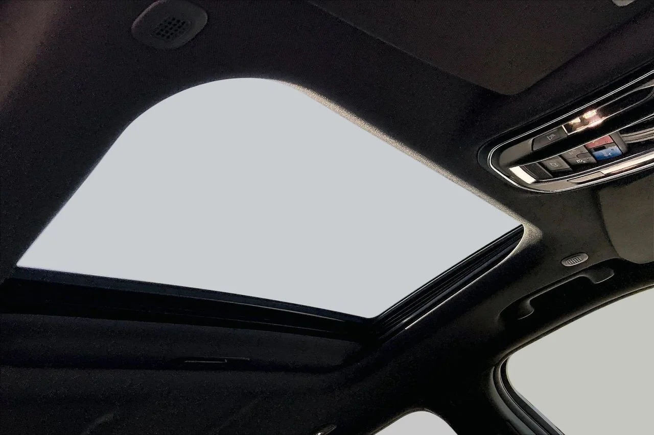 New 2026 Diamond Black Crystal Pearl-Coat Exterior Paint Jeep Laredo X image 14