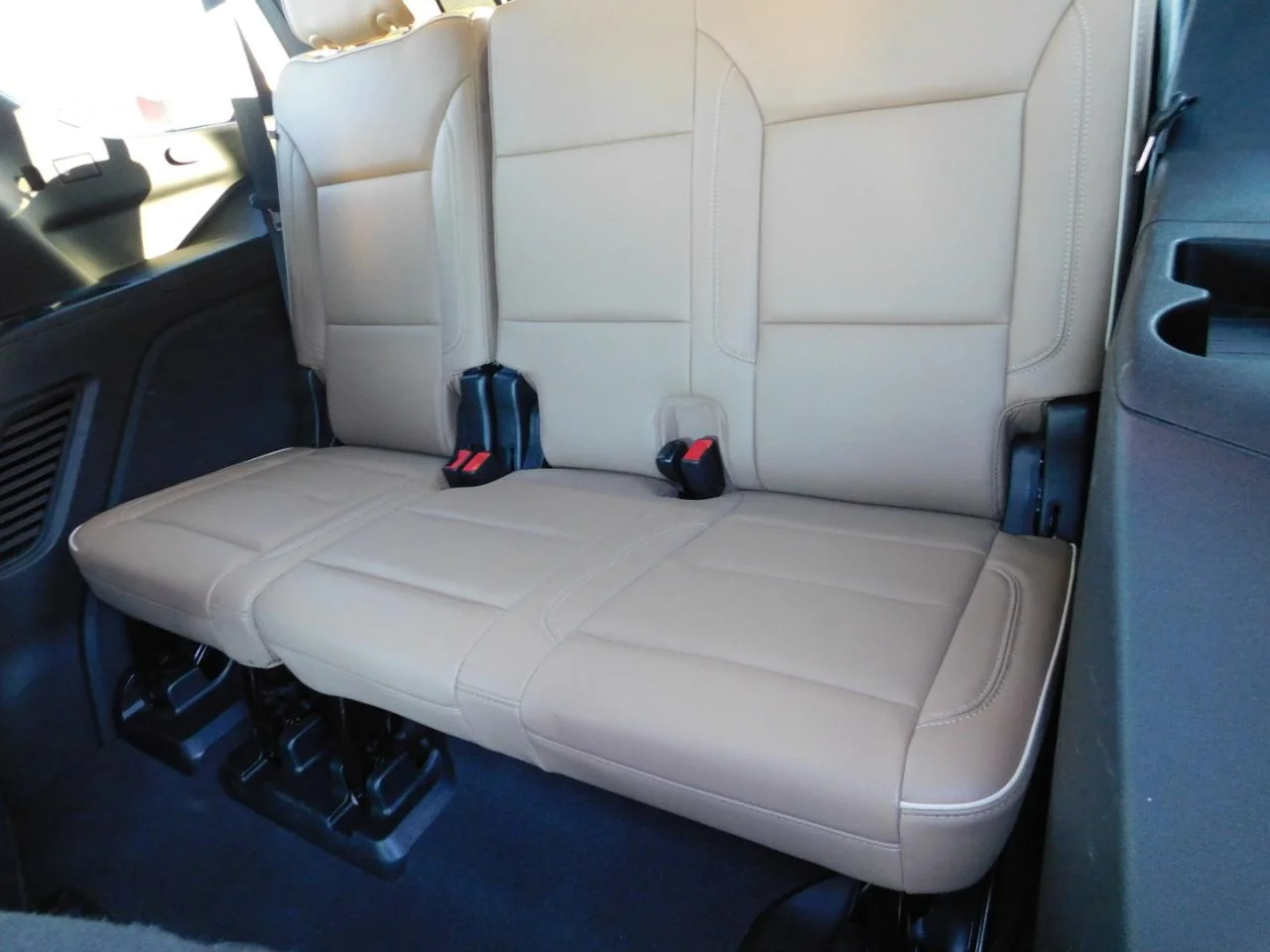 Used 2023 Iridescent Pearl Tricoat Chevrolet 2WD 4DR PREMIER image 31