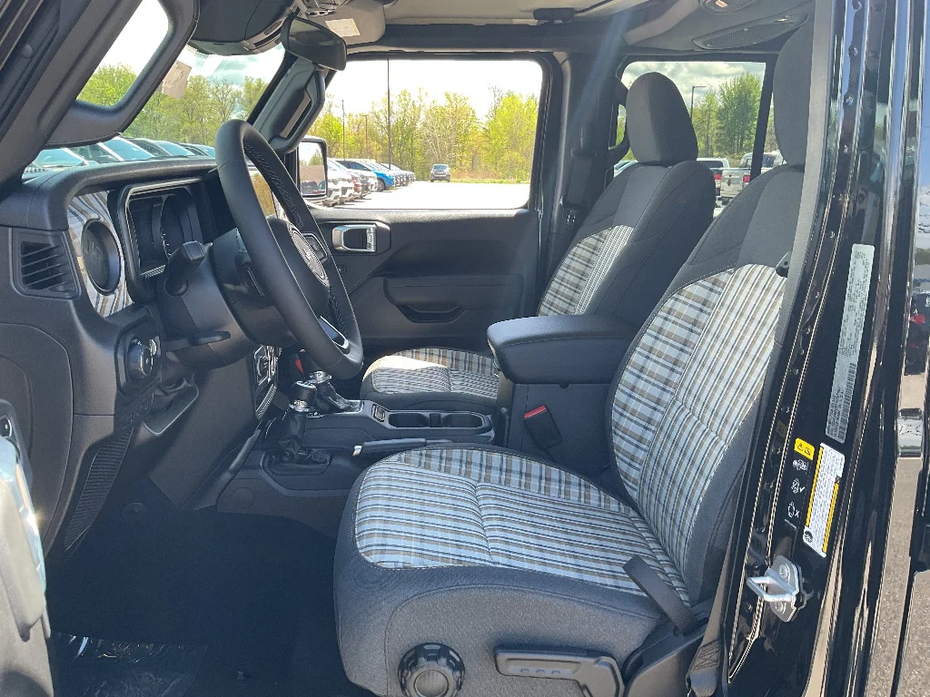 New 2026 Black Clearcoat Jeep 85th Anniversary image 9