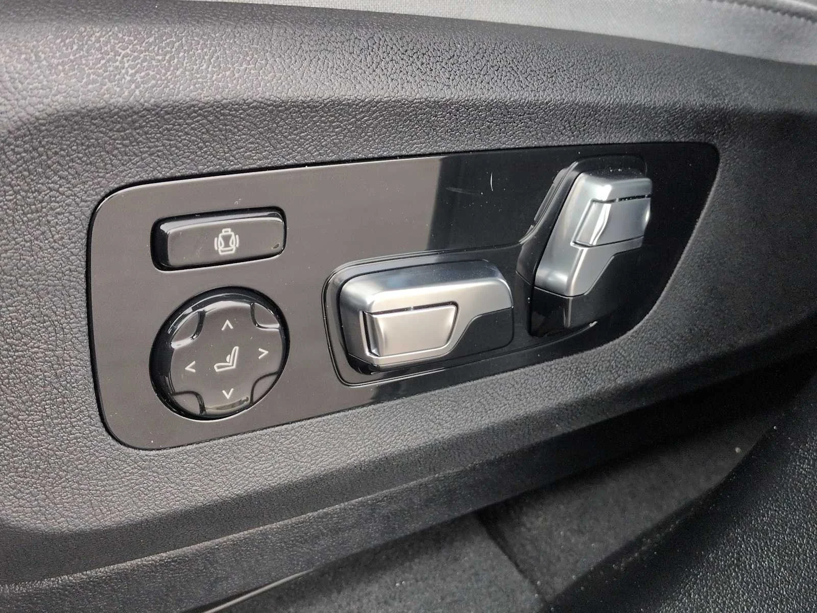 New 2026 Black Sapphire Metallic BMW xDrive40i image 23