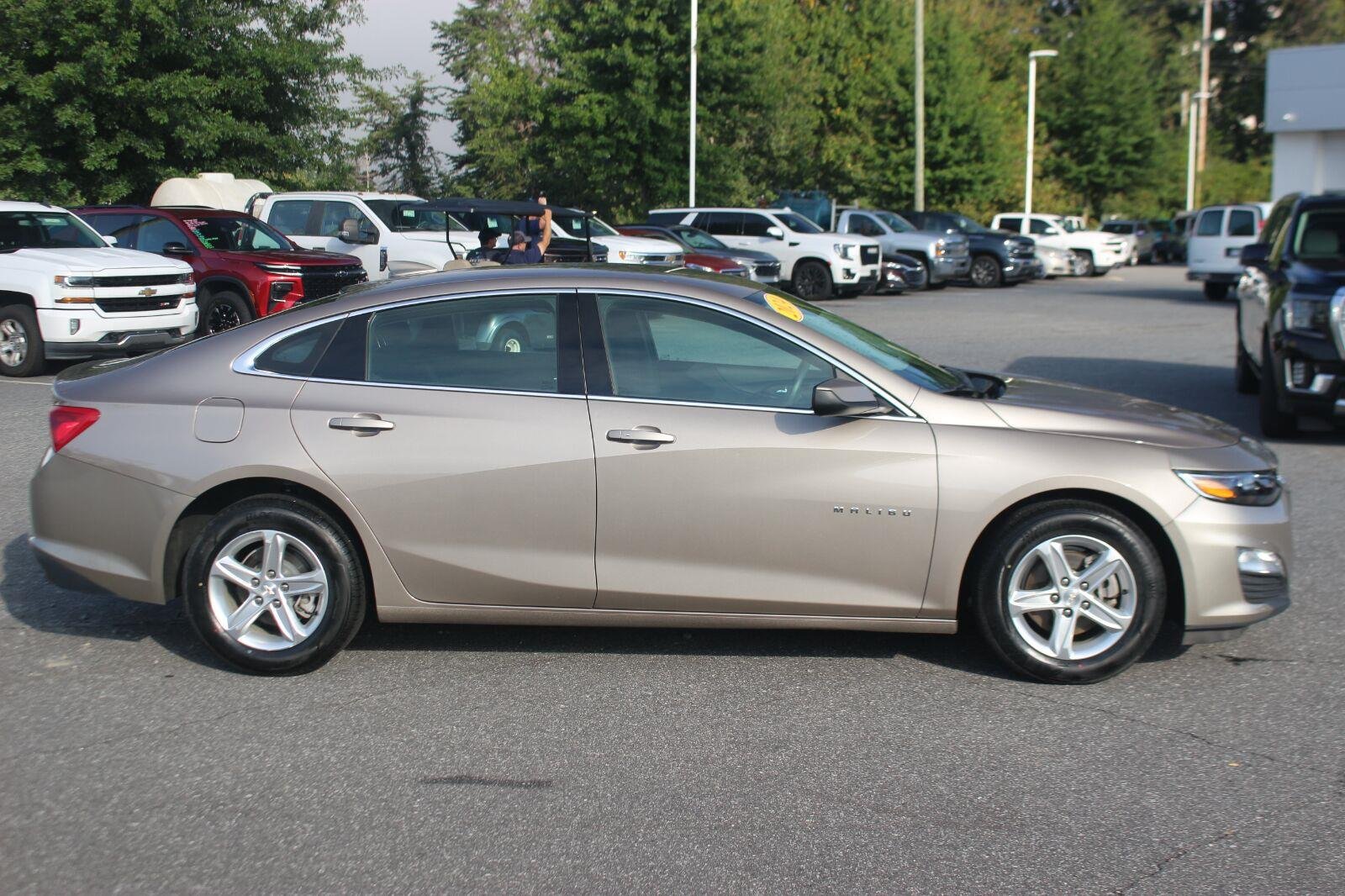 Used 2024 Mineral Gray Metallic Chevrolet 1LT image 8