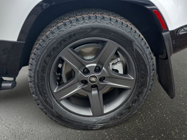 Certified Used 2025 White Land Rover X-Dynamic SE image 35