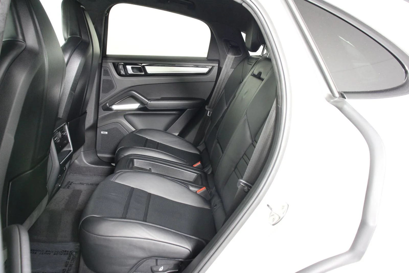 Used 2022 Chalk Porsche Turbo image 33