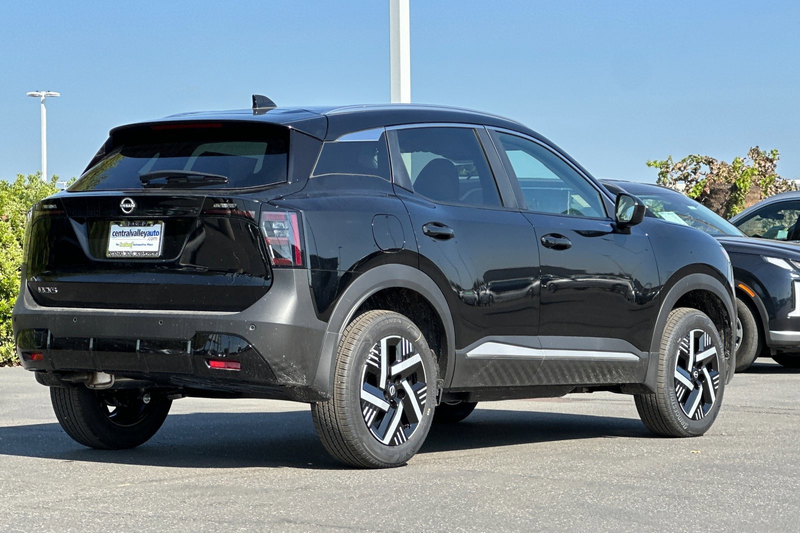 2026 Nissan Kicks SV photo 2