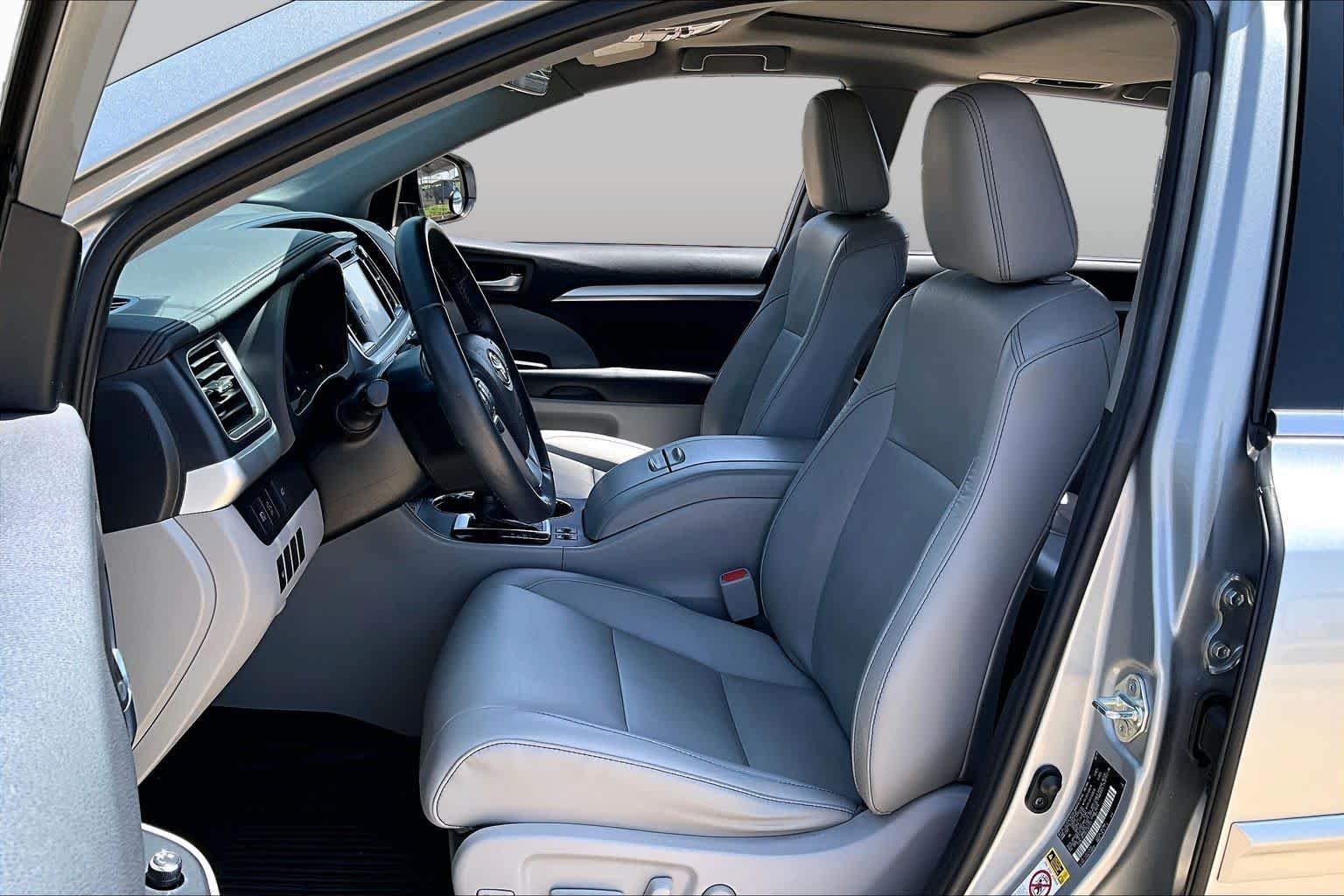 Pre-Owned 2019 Toyota Highlander XLE
