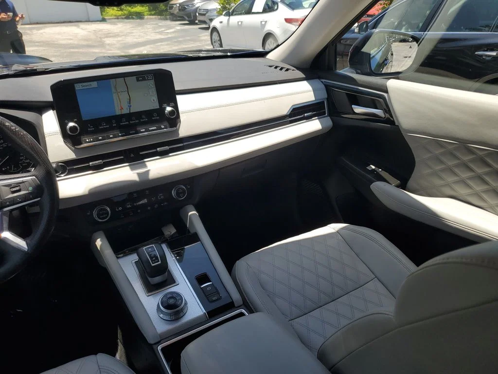 Used 2022  Mitsubishi SEL image 17