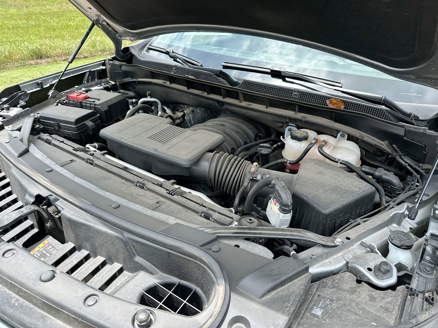 Used 2025 Sterling Gray Metallic Chevrolet LT image 27